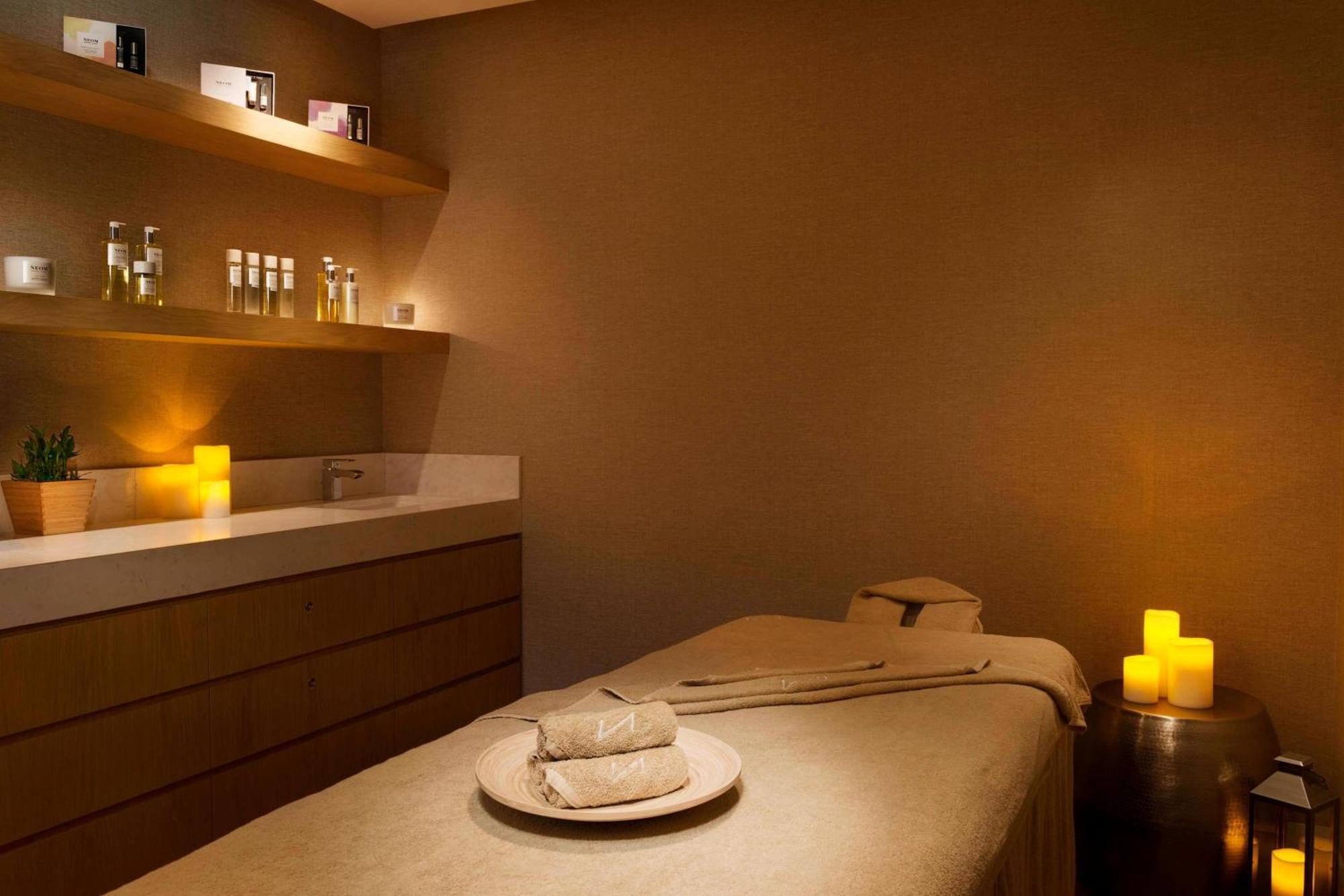 ลา วีลล์ โฮเทล แอนด์ สวีท ซิตี้วอล์ก ดูไบ ออโตกราฟ คอลเลกชัน Hotel ภายนอก รูปภาพ A treatment room at The Spa at The Landmark