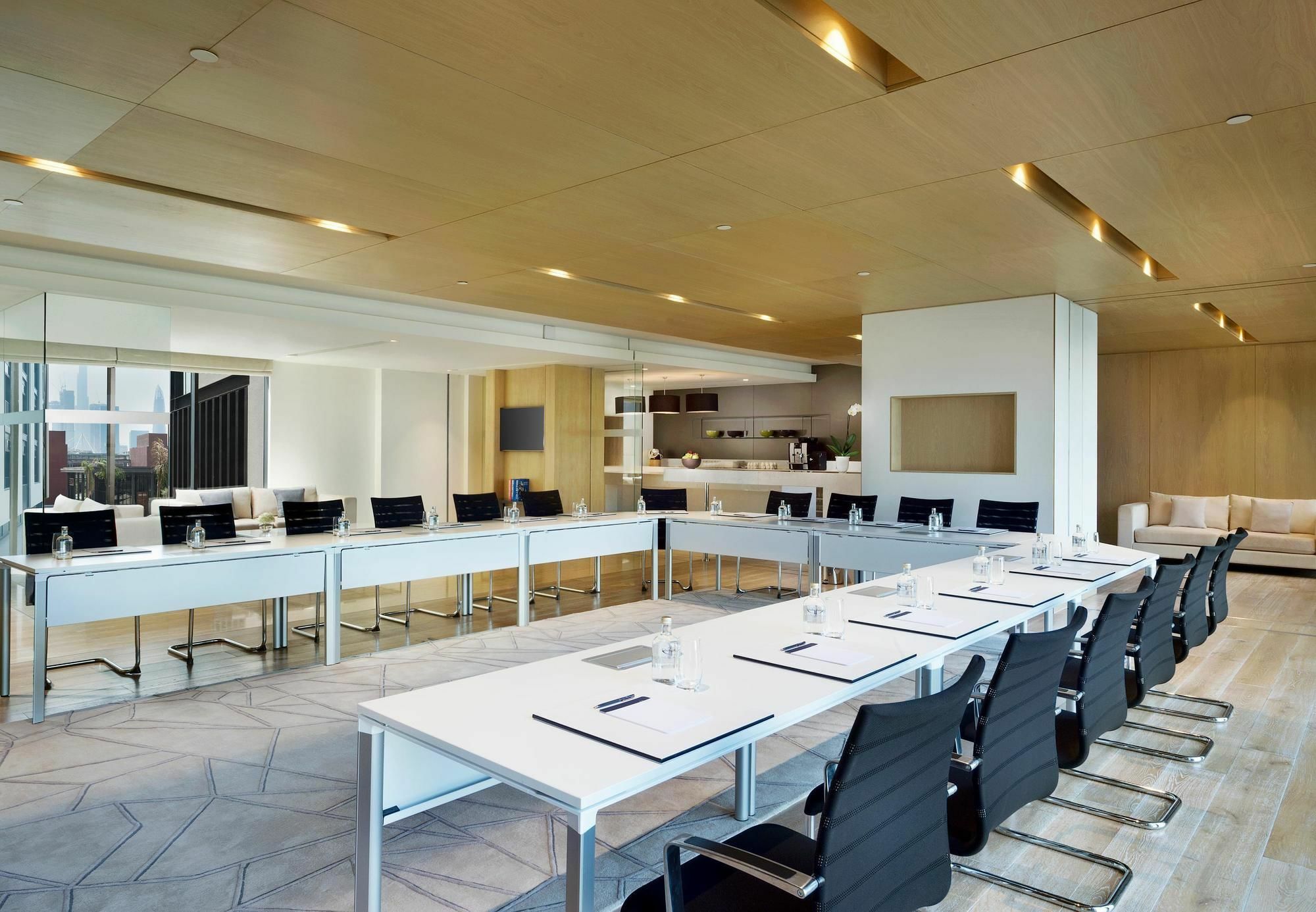 ลา วีลล์ โฮเทล แอนด์ สวีท ซิตี้วอล์ก ดูไบ ออโตกราฟ คอลเลกชัน Hotel ภายนอก รูปภาพ Meeting room