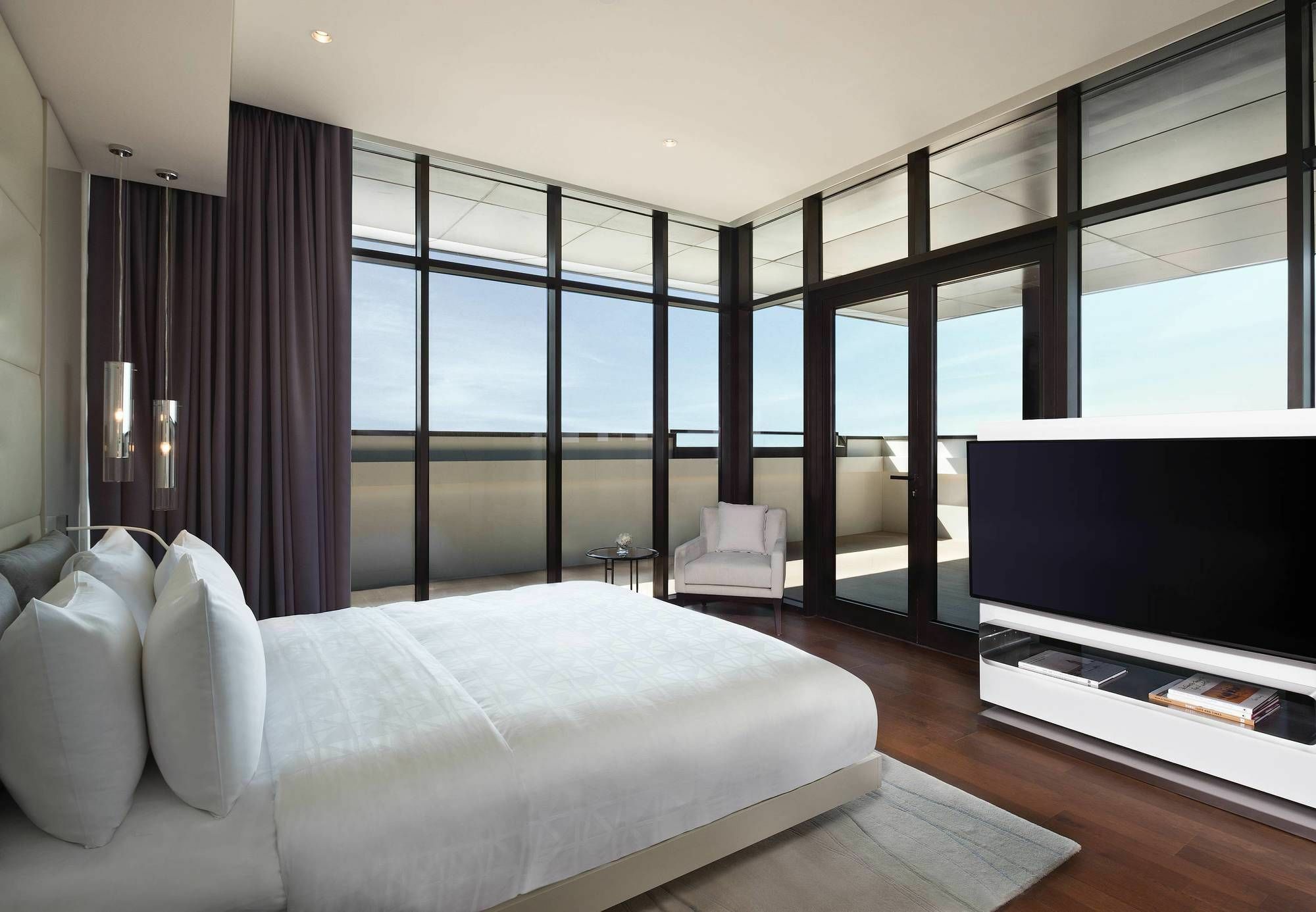 ลา วีลล์ โฮเทล แอนด์ สวีท ซิตี้วอล์ก ดูไบ ออโตกราฟ คอลเลกชัน Hotel ภายนอก รูปภาพ A bedroom at the hotel